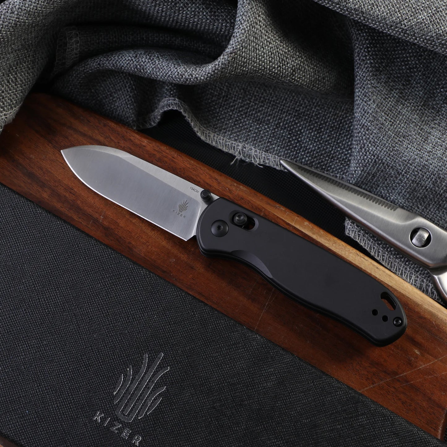 Kizer Drop Bear Clutch-Lock 2.97" 154CM Gunmetal Aluminum Folding Knife V3619C1
