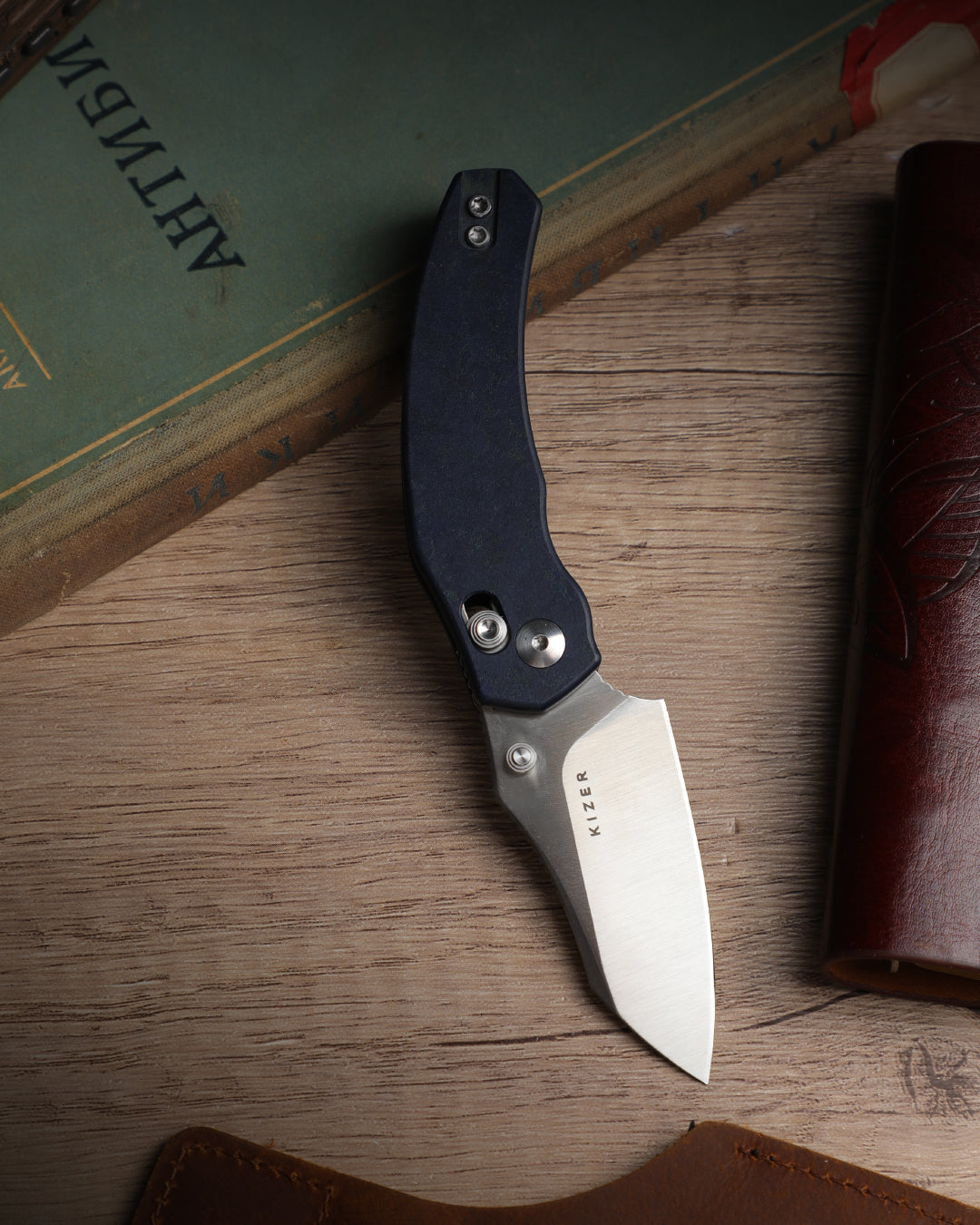 Kizer Mini Bulldog Clutch-Lock 2.51" Nitro-V Blue Canyon Richlite Folding Knife V3672SA3