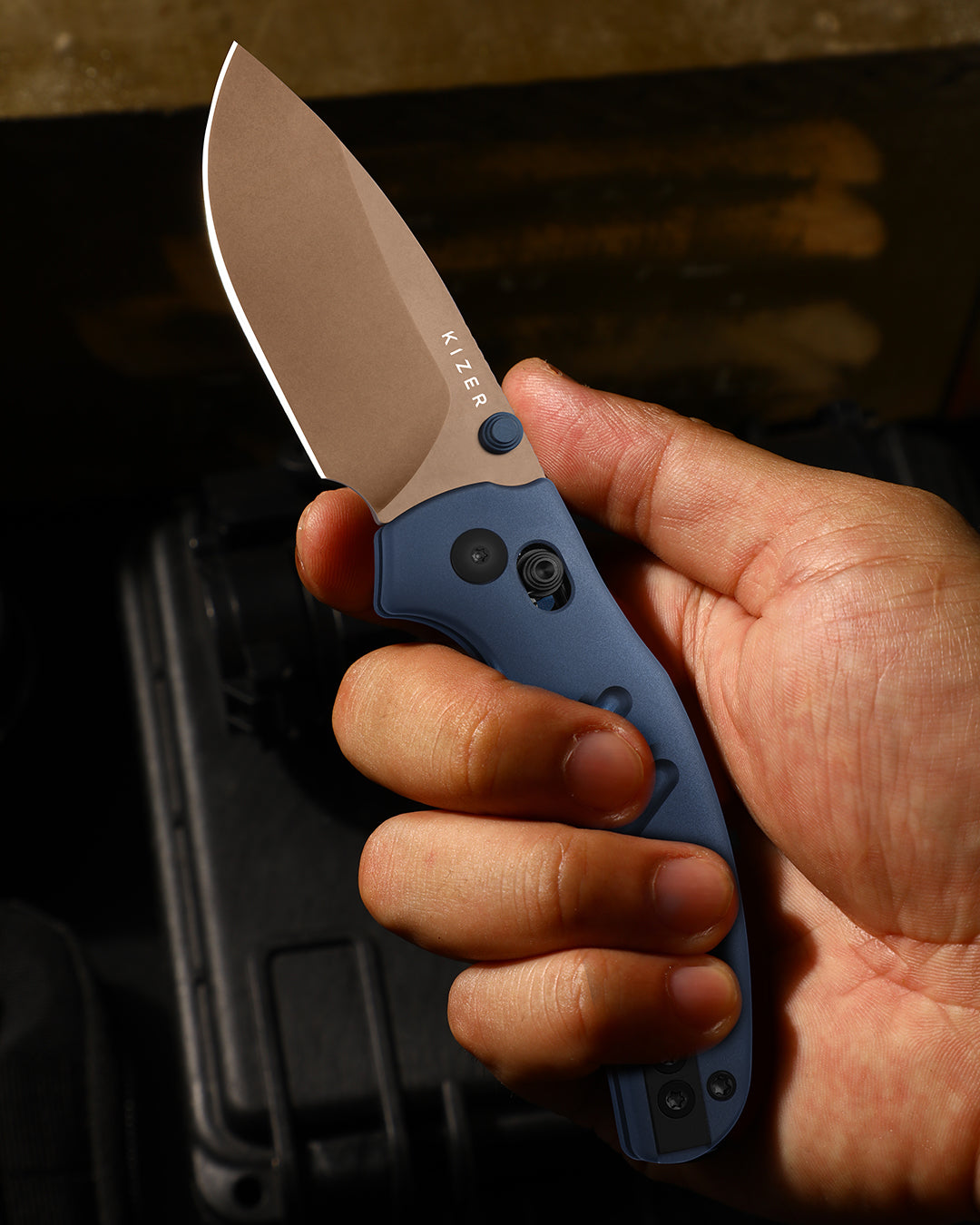 Kizer Sheepdog C01C 2.95" Elmax Sunset Metal PVD Blue Aluminium Clutch-Lock Folding Knife Ki3488.29CDA1