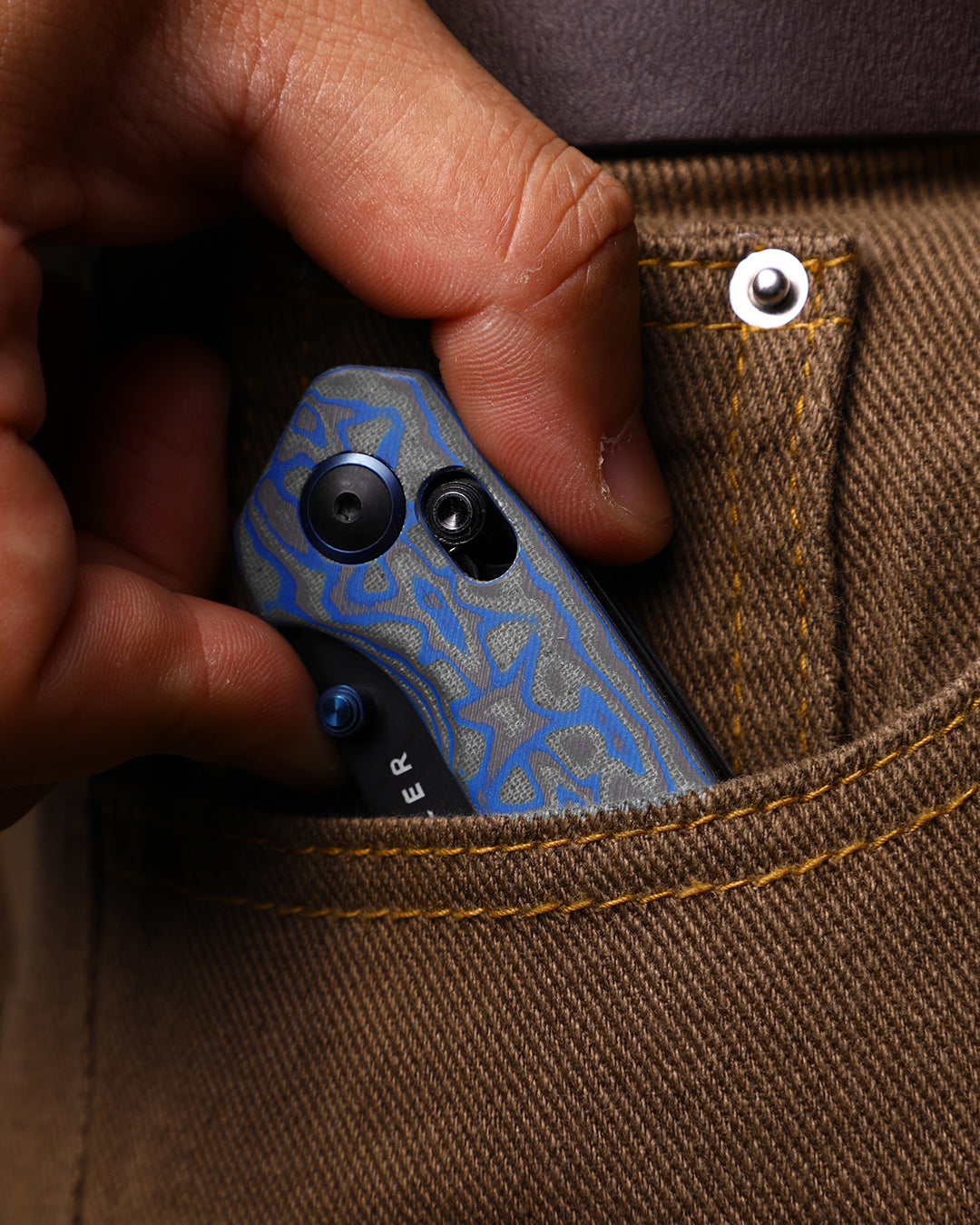 Kizer Madrac Clutch-Lock 3.06" Nitro-V Blue Vortex Micarta Folding Knife V3693A4